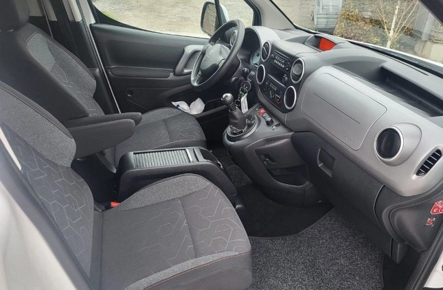 Peugeot Partner cena 46999 przebieg: 163610, rok produkcji 2019 z Chęciny małe 191